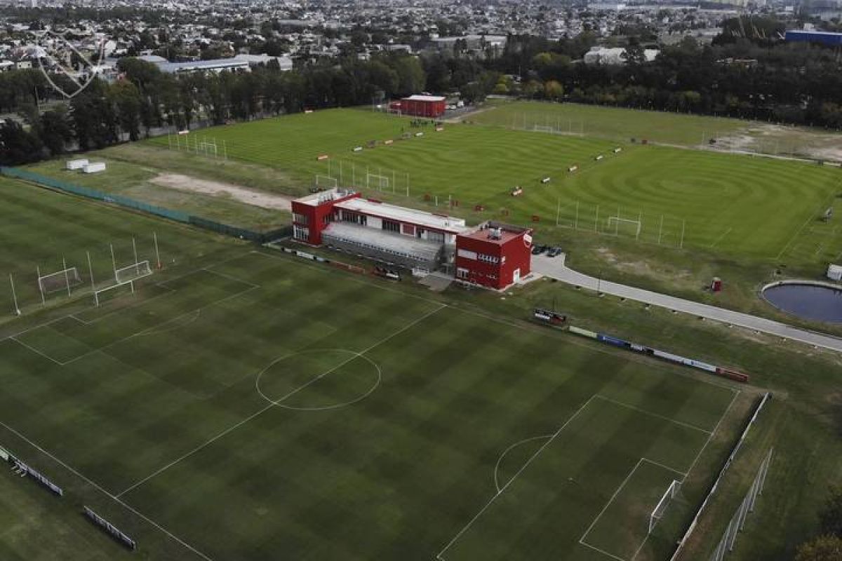 @Independiente El césped del Libertadores de América, ahora también en Domínico.