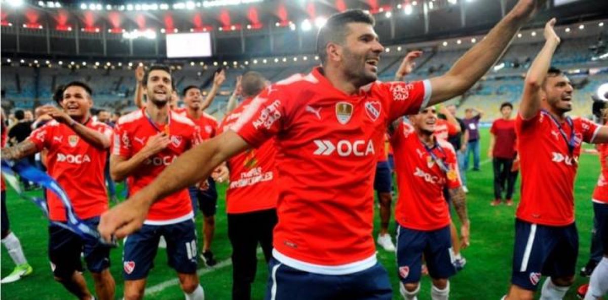 "Clarín") Juega en México. Independiente vuelve a ir a la carga por Emmanuel Gigliotti.