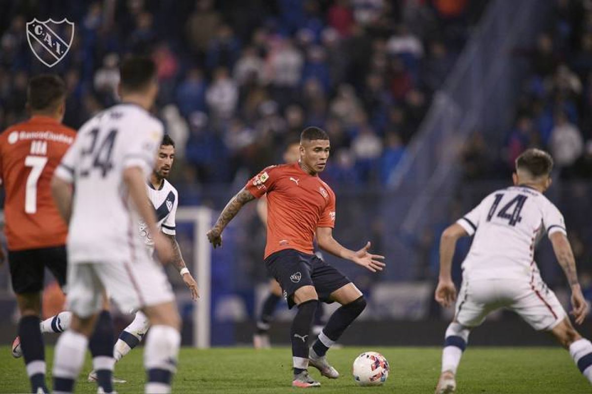 Al Rojo se le escaparon los tres puntos sobre el final en Liniers.