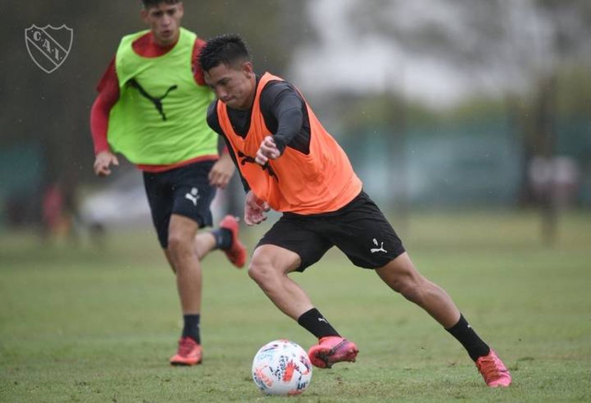 @calderadiablo Bajo la lluvia, el plantel de #Independiente finalizó el primer turno de entrenamiento...