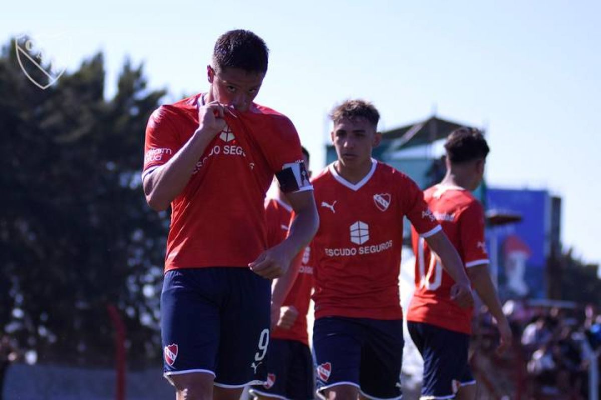 Club Atlético Independiente LAS INFERIORES JUGARON ANTE RACING.-