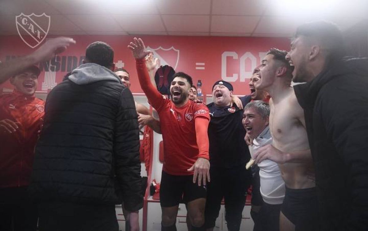 LA ALEGRÍA EN LOS VESTUARIOS DE LOS "DIABLOS ROJOS DE #AVELLANEDA".