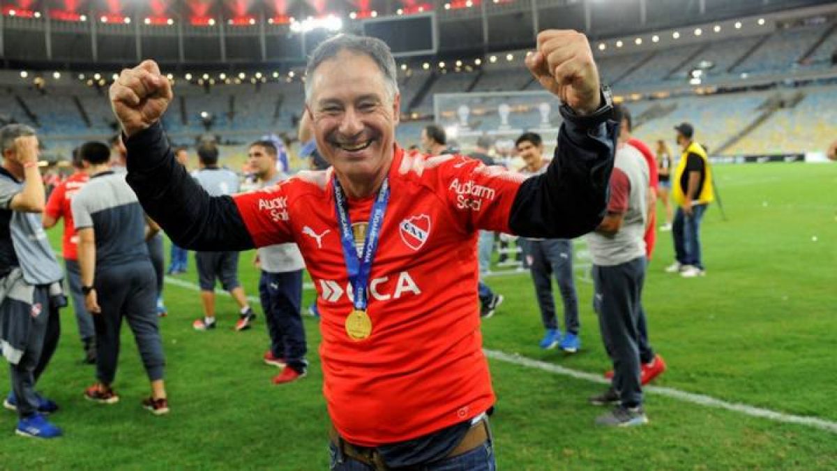 ENCUESTA DE "EL GRAN CAMPEÓN": ¿DIRECTOR TÉCNICO?