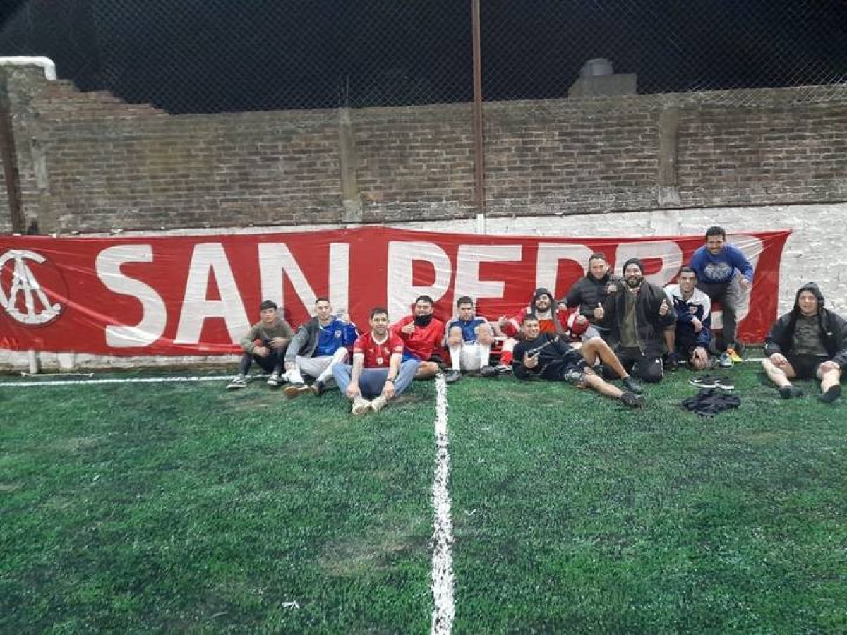 Peña de San Pedro. La Peña se junto a jugar al fútbol.-