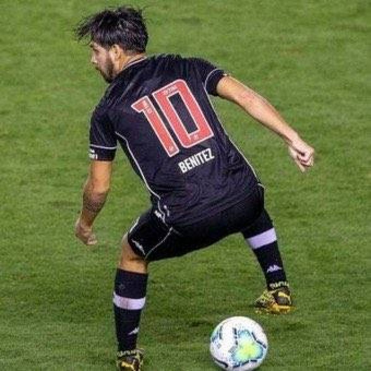 @gastonedul ) Martín Benítez es nuevo jugador de San Pablo.