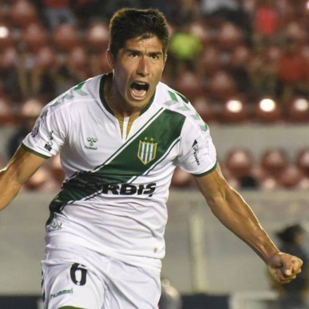 @Mati_Martinez ) Julio Falcioni se acaba de comunicar con Luciano Lollo para manifestarle su interés.