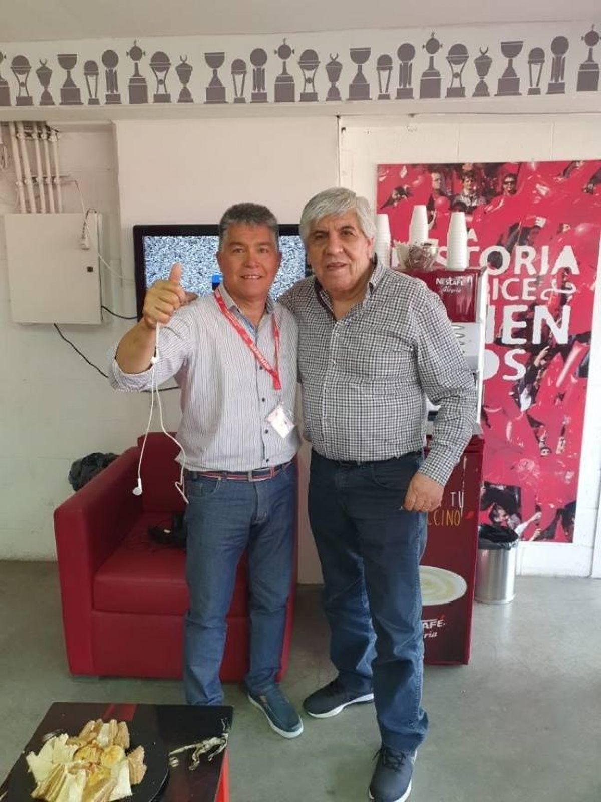 Hugo #Moyano habló luego de la reunión en el Hotel Scala.- "SÓLO ROJO" - #INDEPENDIENTE DE #AVELLANEDA .-