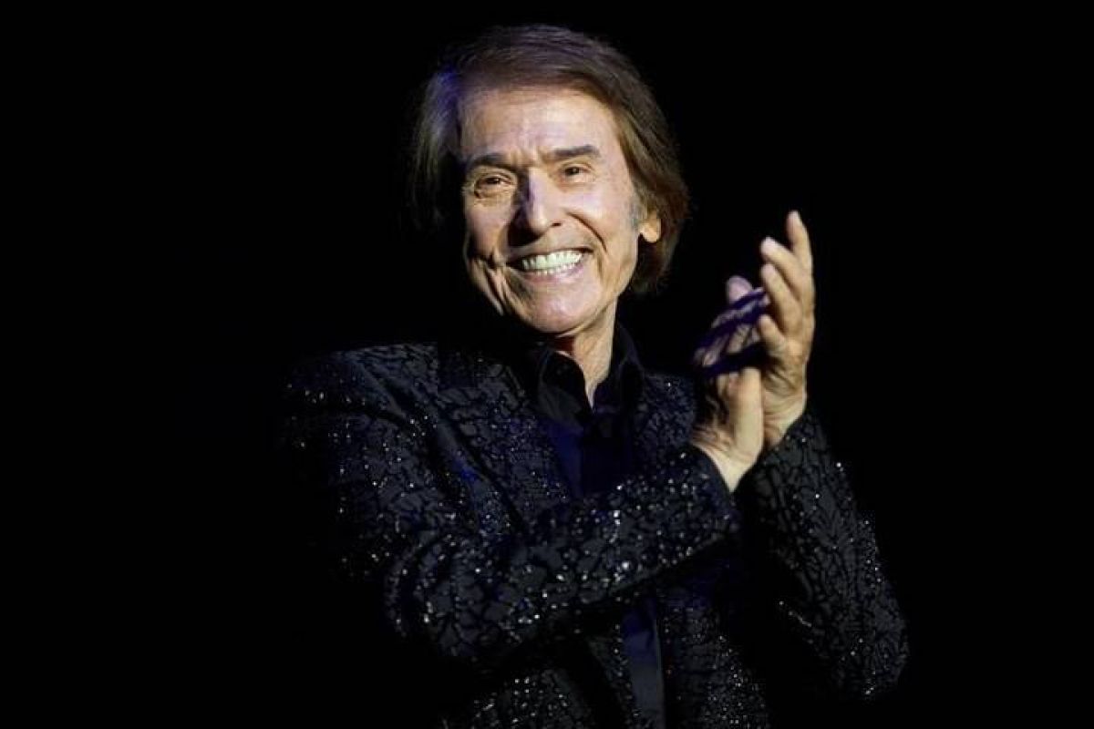 "#Raphael Infinito") La mágica gira del insuperable @RAPHAELartista por #Mallorca, Santiago de #Compostela, #Marbella, #Chiclana, #España 2021. @gama1490 .- @44millones .-