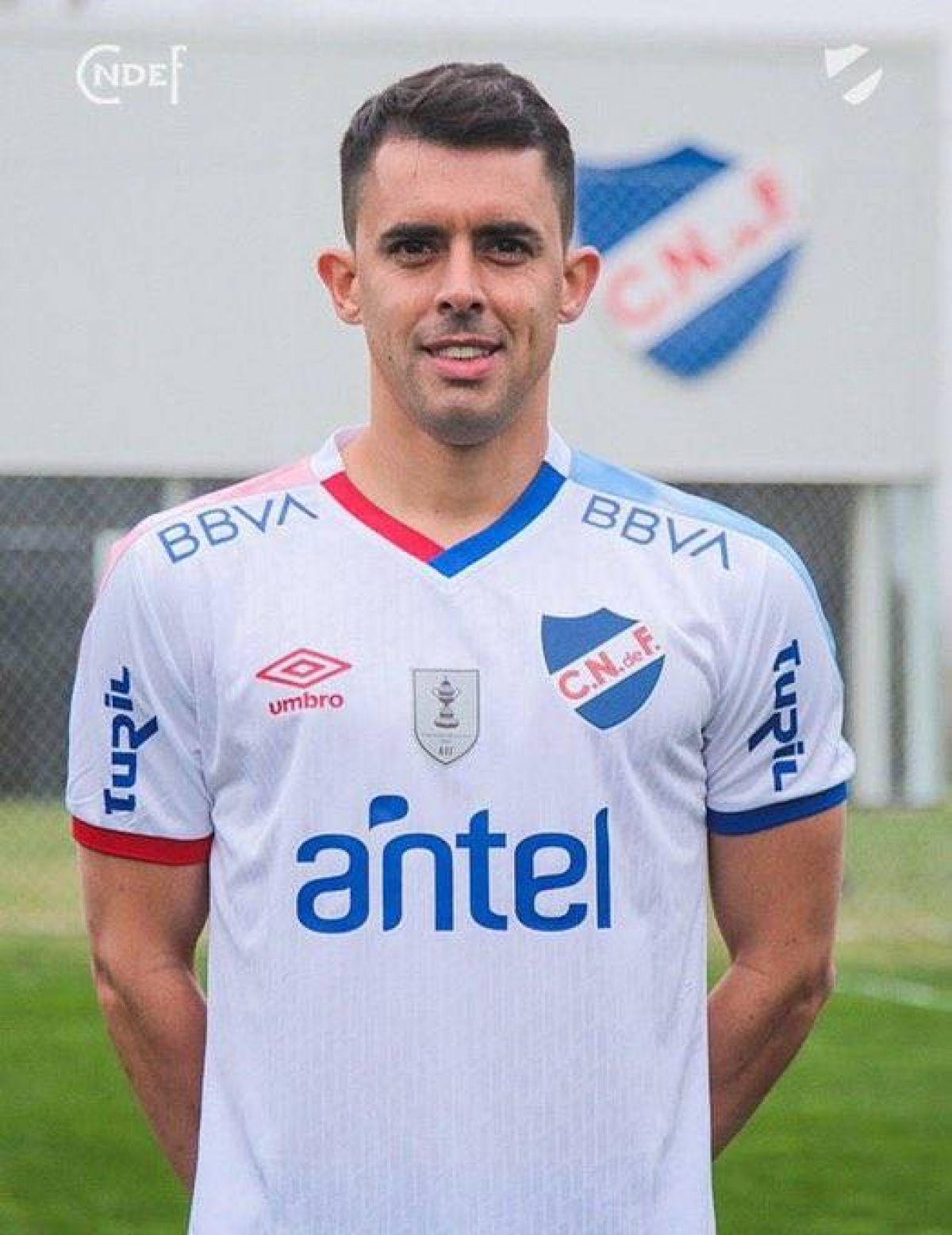 "#URUGUAY") @PasionTricolor1 El ‘Torito’ Rodríguez puso la firma por los próximos dos años. @Nacional .-