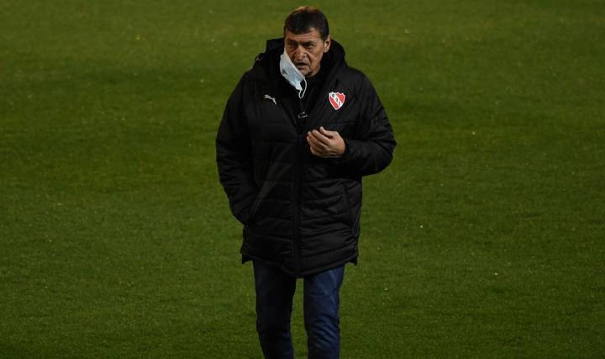 Falcioni: "Conseguimos tres puntos en una cancha muy difícil".