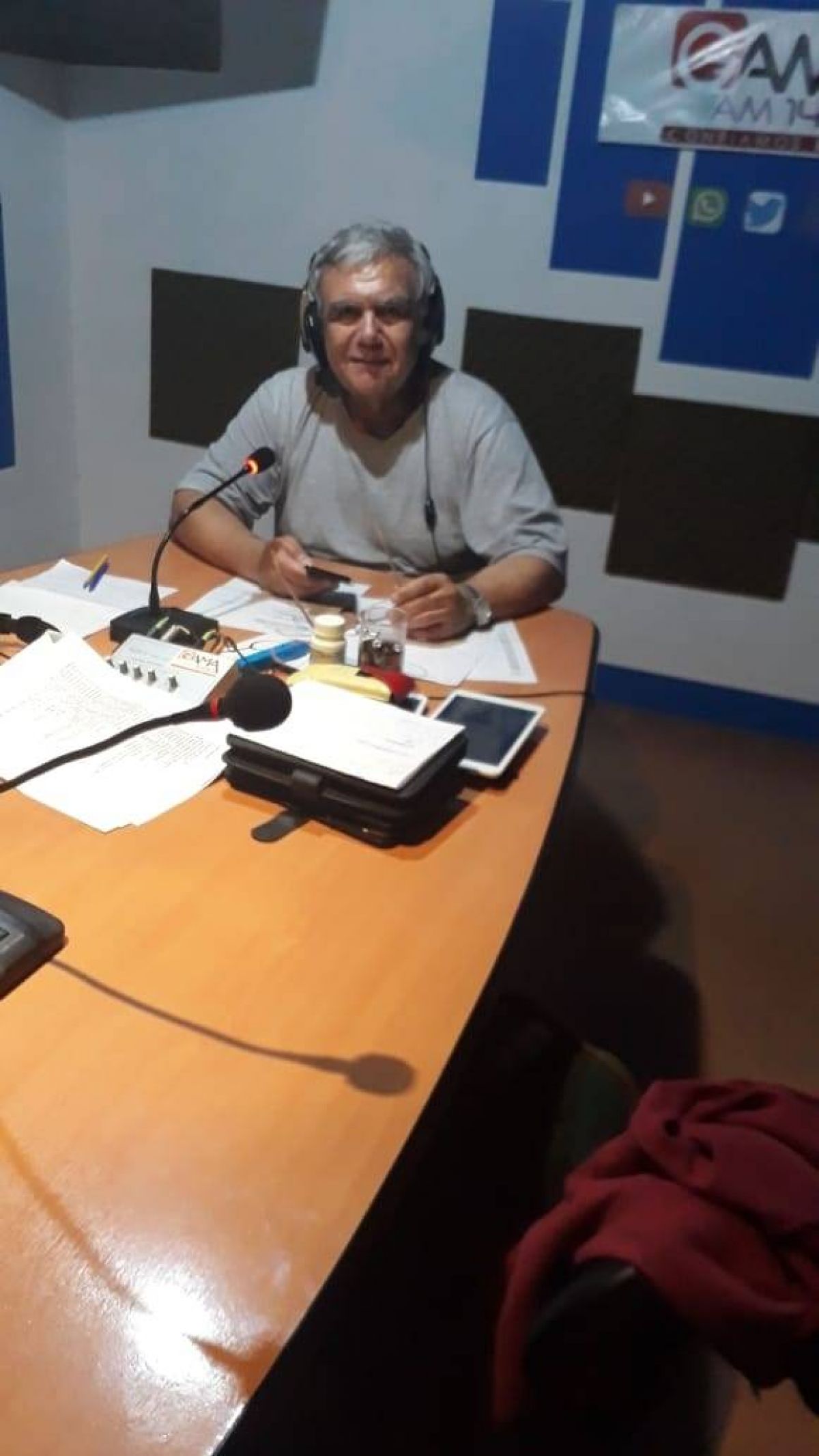 "@44MILLONES") VIERNES 15.00 HS. DANIEL GALOTO, PRESENTA... A DOS GRANDES DE LA CANCIÓN... ROBERTO LIVI Y JOHNNY CASH... MELODÍAS DE AMOR Y AUTÉNTICAS BALADAS... EN @GAMA1490 ...