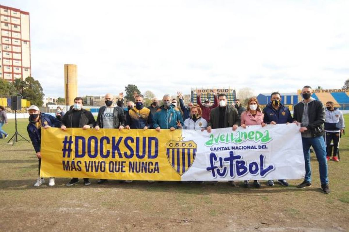 "#AVELLANEDA" ) El ministro Ferraresi, Alejo Chornobroff y Magdalena Sierra inauguraron obras en instituciones de Dock Sud. @gestion_a .-