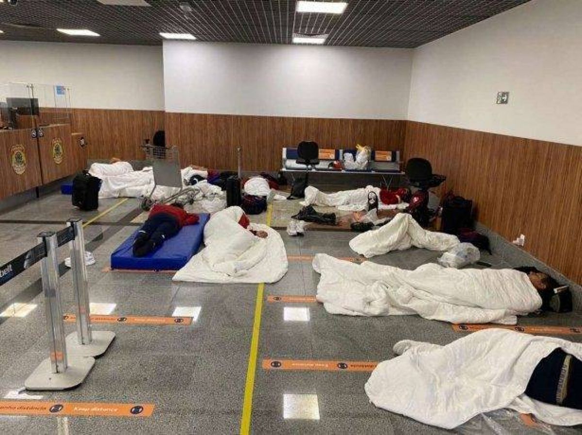#Independiente, varado: la policía amenazó con armas a los jugadores.