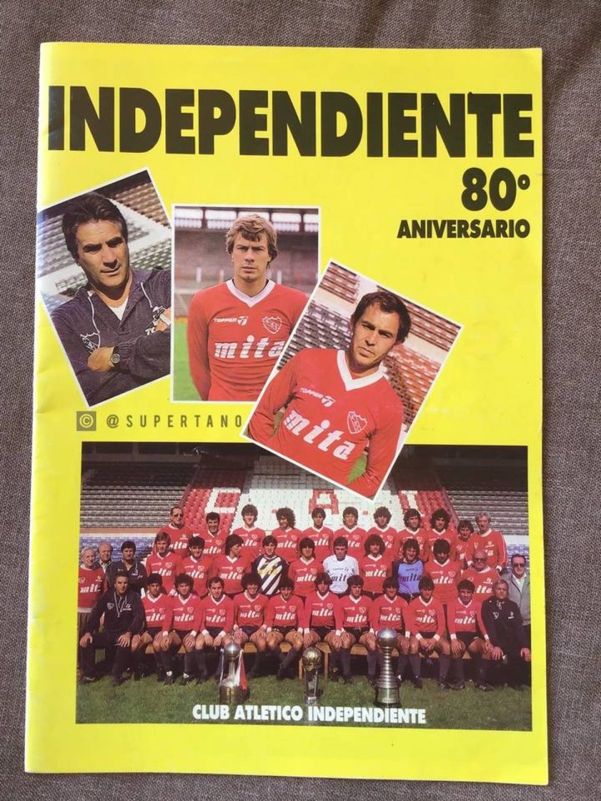 @supertano2001 Revista que publicó ⁦@Independiente⁩ en enero de 1986 , con motivo del 80 aniversario del club, con la realización de Daniel Galoto y colaboración de Pablo Vignola...