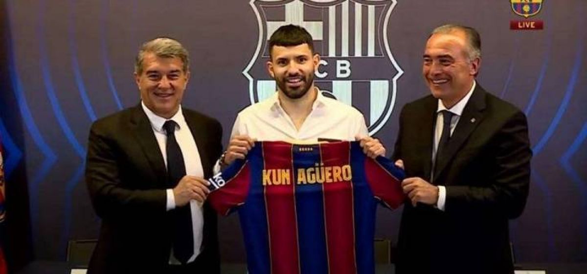 @SC_ESPN "ME TENÉS TODO EL AÑO, NO TE PREOCUPES" lanzó el Kun Agüero saliendo de la casa de Leo Messi.