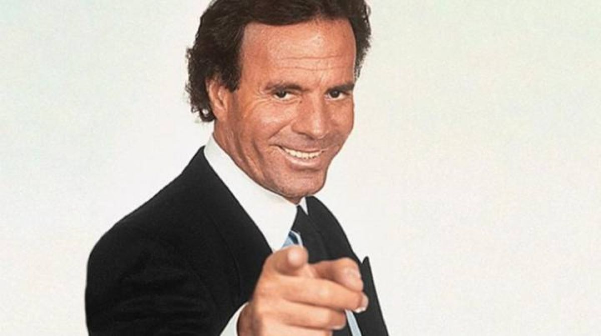 LAS ETERNAS CANCIONES DE JULIO IGLESIAS EN LOS @44MILLONES... AÑO 2021. / @GAMA1490 .-