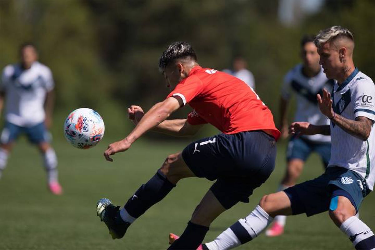 La Reserva igualó sin goles ante Vélez de visitante.