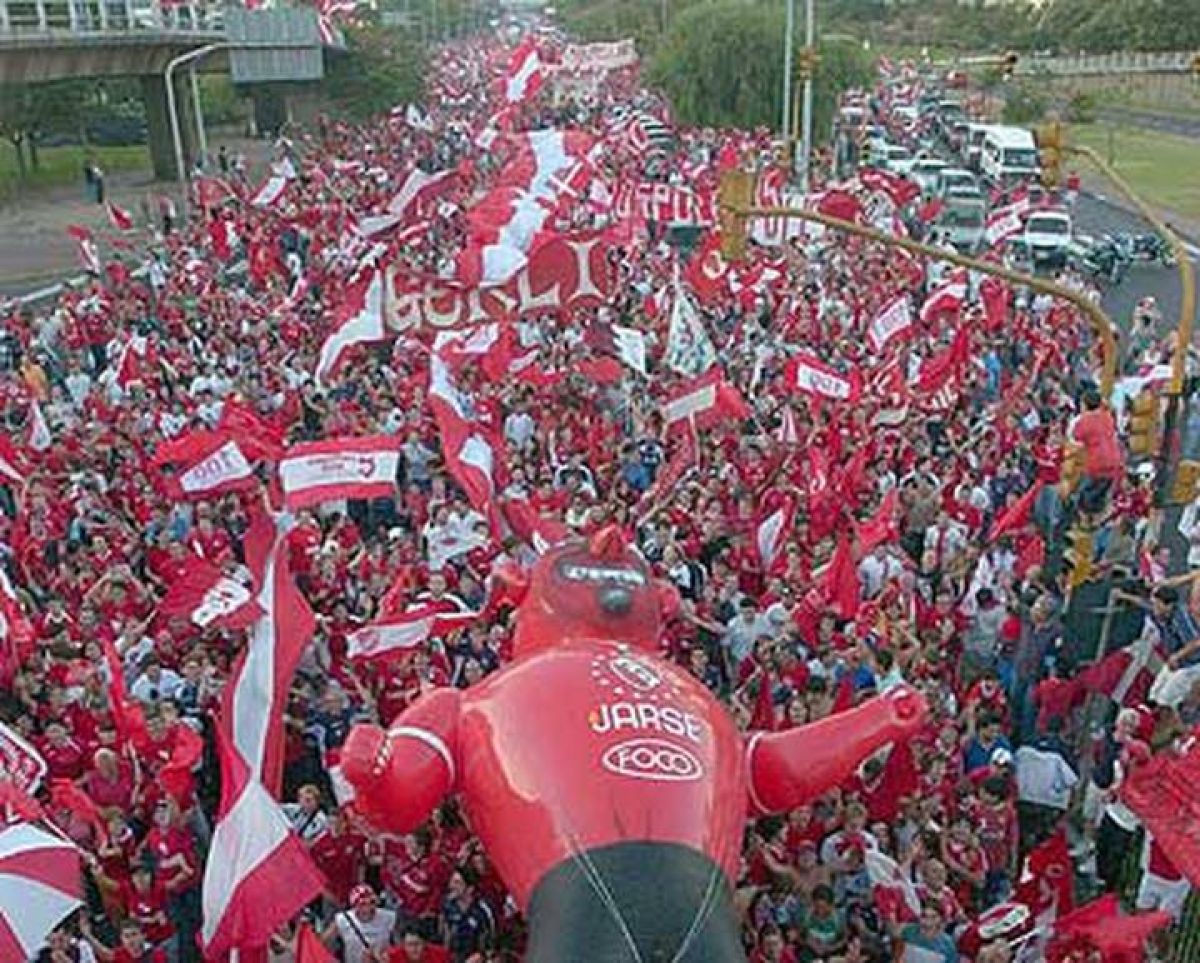 RECUERDOS) Gran Campeón) Un grato recuerdo... "Como la Caravana de las 100.000 almas rojas, una transmisión histórica".