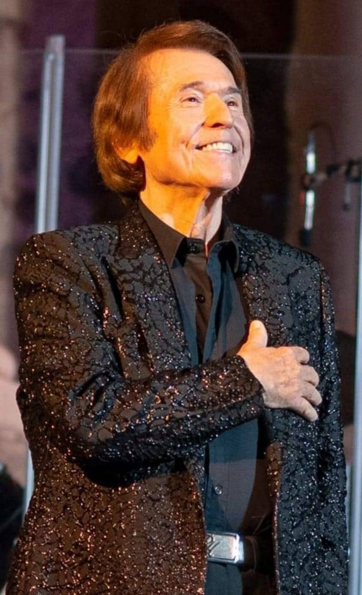 "#RAPHAELinfinito") El insuperable @RAPHAELartista en "Te debo el amor y la vida"... En Radio @gama1490, Buenos Aires, Argentina...
