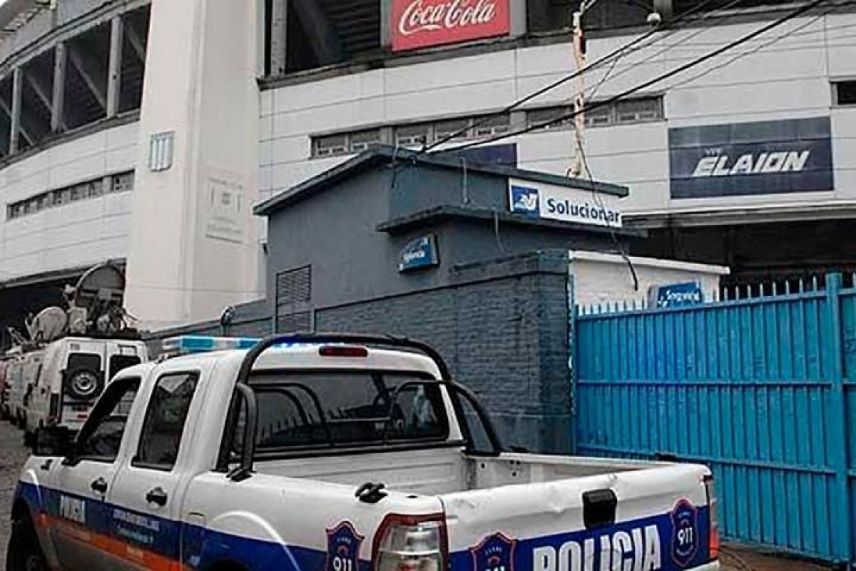 "PÁGINA 12") Para este sábado, Independiente tendrá más bajas por covid que Racing Club.