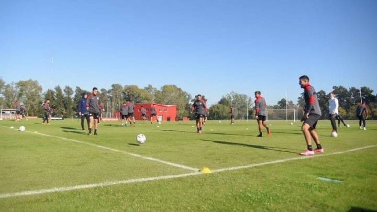 "TYC SPORTS", WEB) Independiente: Falcioni y otros tres jugadores no viajan a Uruguay.