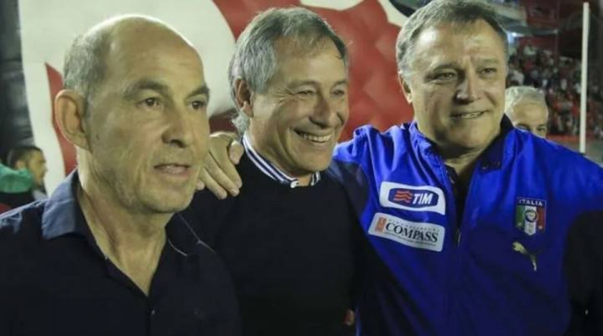 "Locoxelrojo") Bochini: “En 2018, Holan tuvo miedo contra River”.-