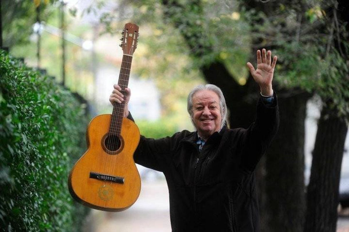 "@44MILLONES" 2021... DANIEL GALOTO, PRESENTA..."CANCIONES PARA DISFRUTAR EN LA PLAYA"... UN DIVERTIDO "POPURRÍ" MUSICAL TOCANDO VARIADOS GENEROS MUSICALES... @GAMA1490 .-