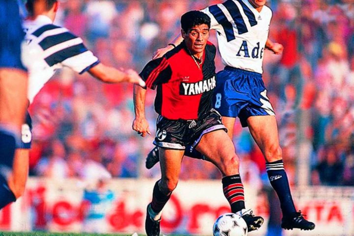 Un #Independiente- #Newell's con #Diego en la cancha...