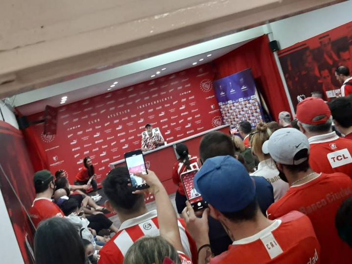 Peñas Cai. El Gran Capitán, nuestro querido Chivo Pavoni en la visita del día  al Libertadores de América.