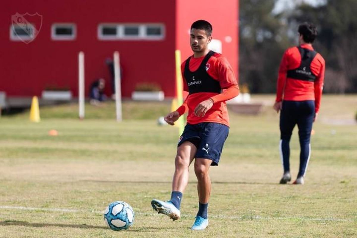 Gonzalo Asis no se presentó a entrenar por tener síntomas.