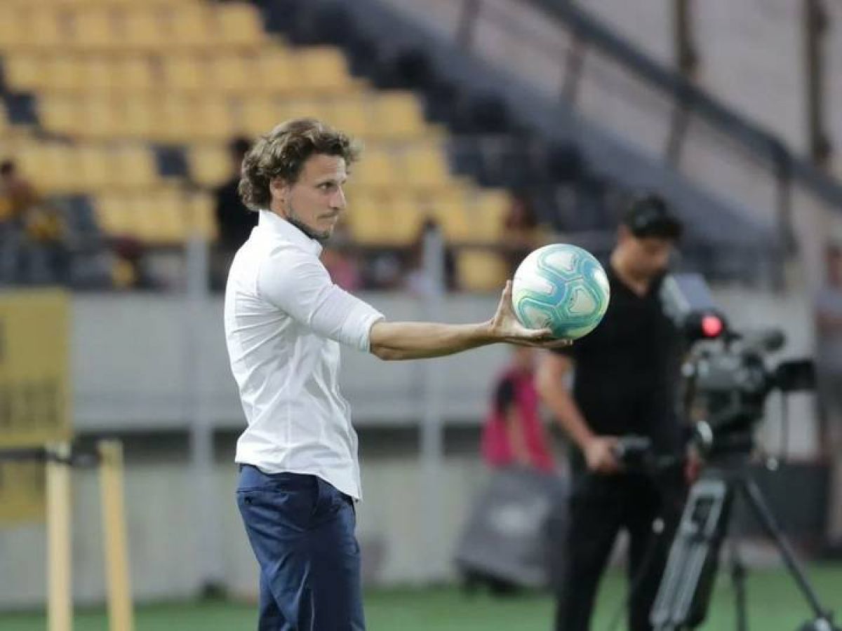 @DiegoForlan7 ) Tendrá su segunda experiencia como entrenador.