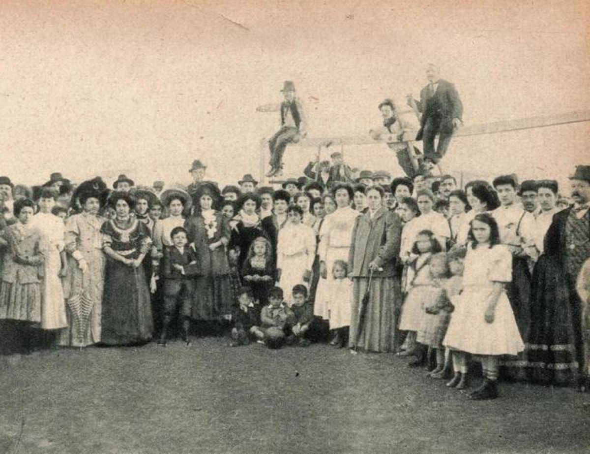 C. A. Independiente Una familia. Un pueblo Rojo. La pasión más linda de todas.