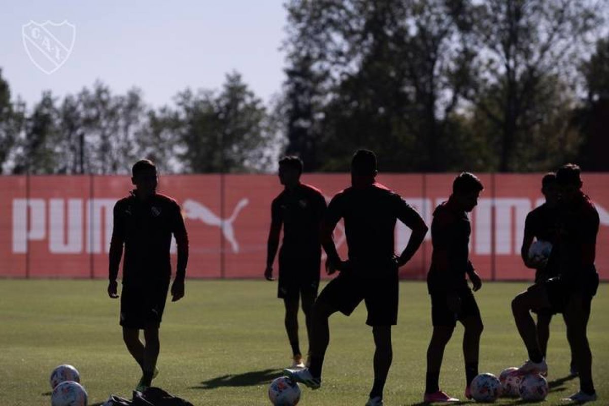 Todos los hisopados previos al duelo ante Atlético Tucumán dieron negativos a COVID-19.