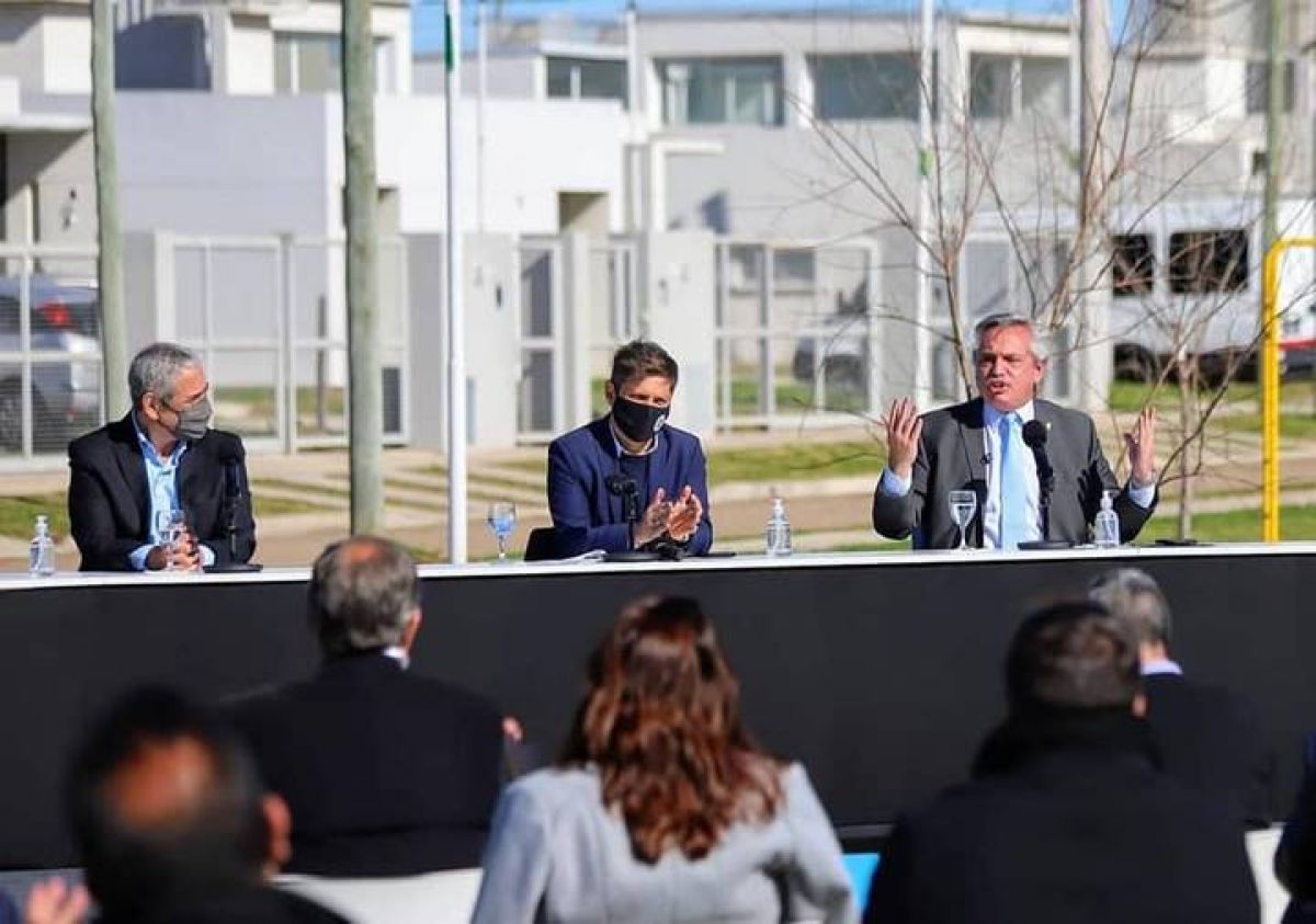 Alberto Fernández y Axel Kicillof entregaron viviendas y créditos hipotecarios en Merlo.- @gestion_a .-