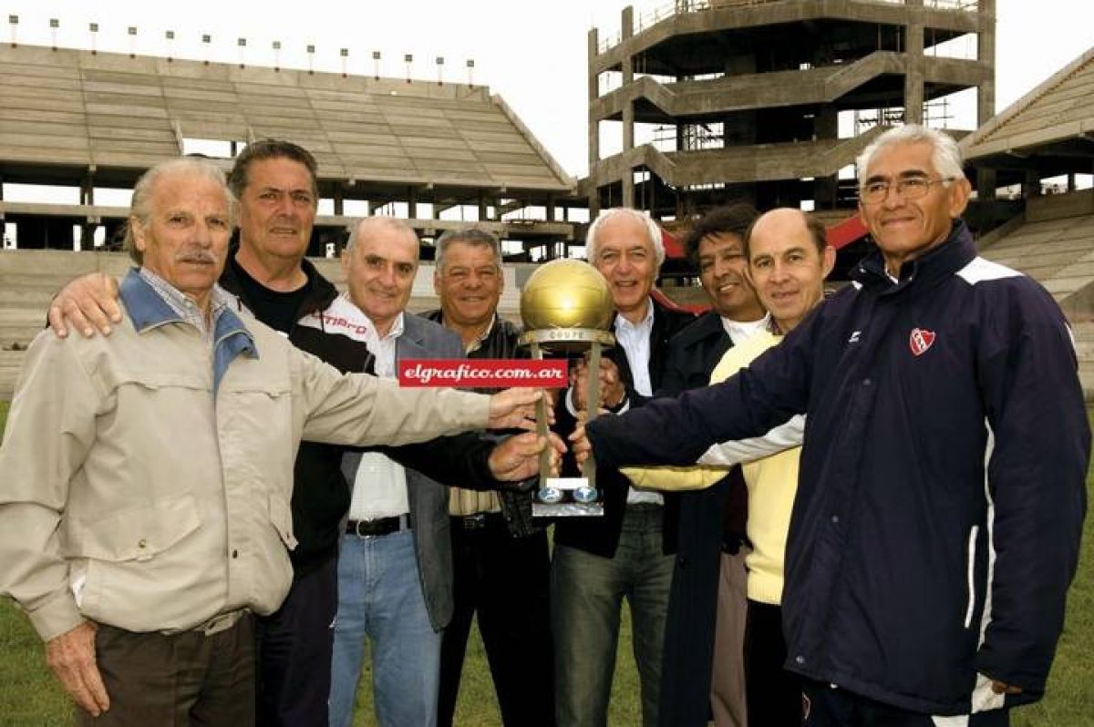 Homenaje a la trayectoria del Mencho Balbuena.