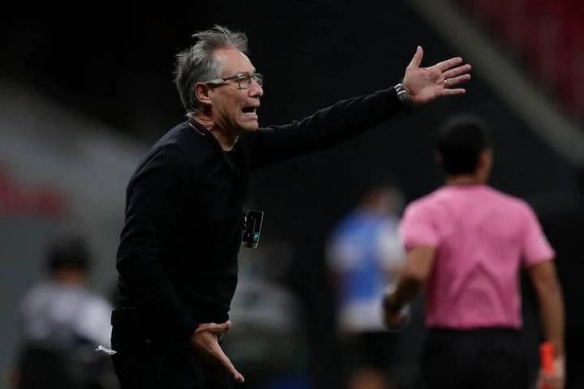 @gastonedul Ariel Holan va a ser el director técnico de @clubleonfc de México.