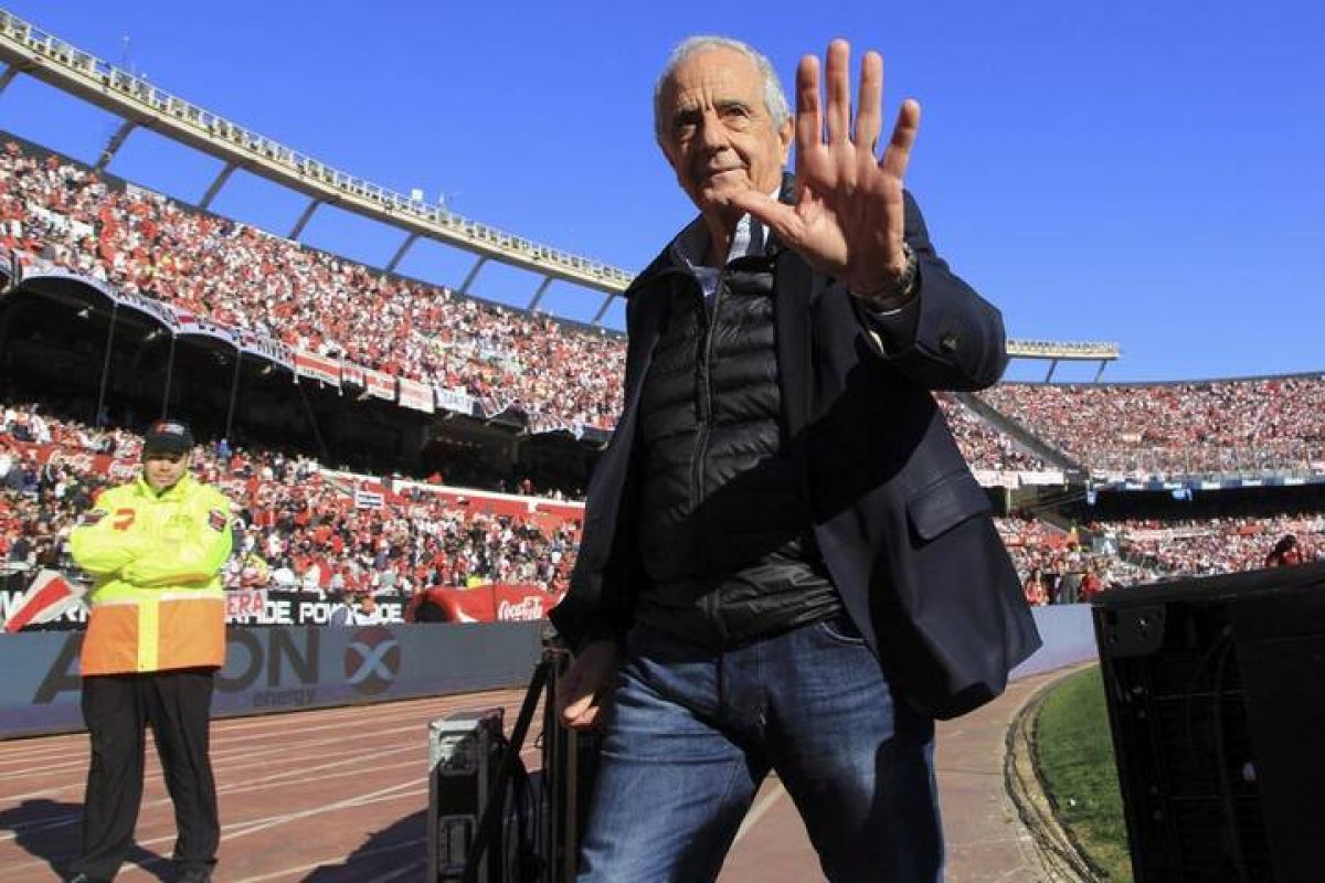 "PÁGINA 12") A propósito del reclamo de Racing ante Tinelli; la situación de Boca, San Lorenzo e Independiente.