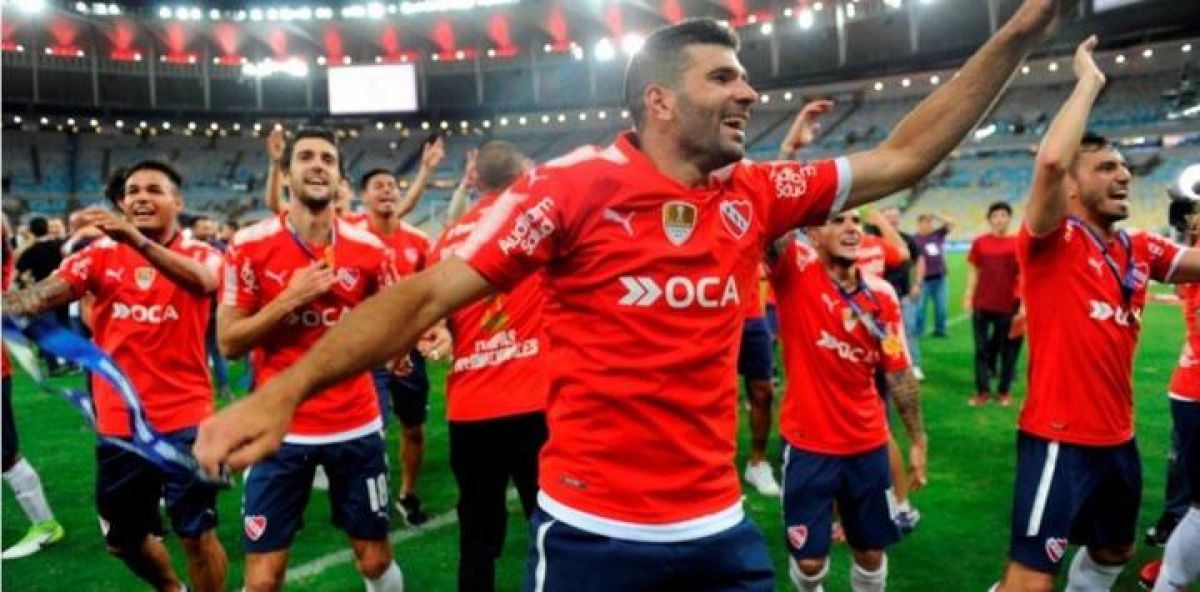 "Clarín") Juega en México. Independiente vuelve a ir a la carga por Emmanuel Gigliotti.