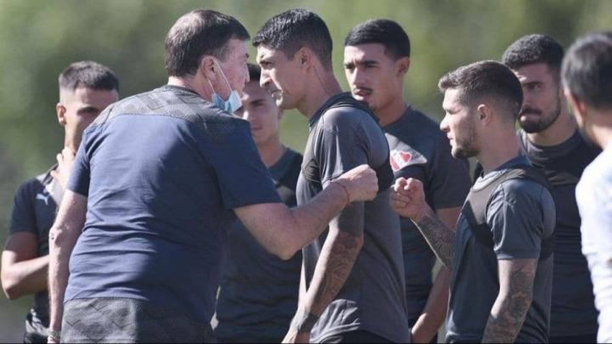 Independiente y la primera dura práctica de Falcioni.