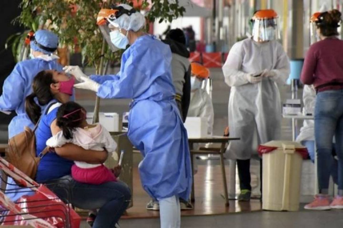 "AGENCIA EL VIGÍA") Creció 11% el promedio de casos diarios en una semana, lo que podría marcar el inicio de segunda ola.