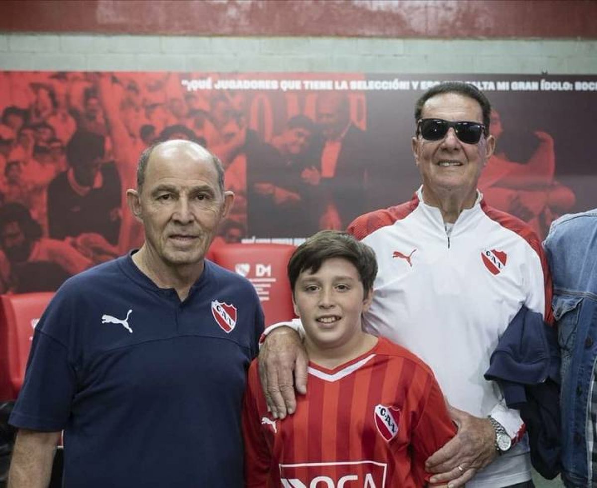 @BochiniOficial Hoy quiero desearle un muy feliz cumpleaños a mi amigo Pepé Santoro.