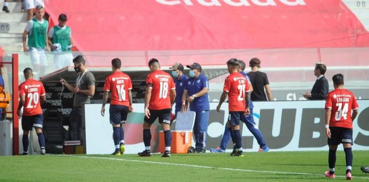 "OLÉ") ¿Quién les gritó “horribles” a los jugadores del Rojo tras la caída?