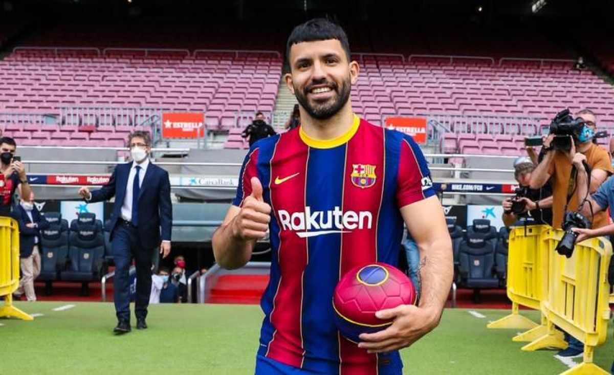 "EL GRÁFICO") SERGIO AGÜERO NUEVO JUGADOR DEL BARCELONA.