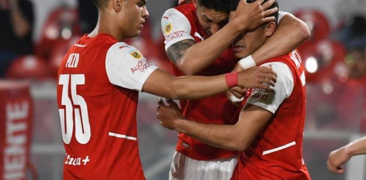 #Independiente sueña con la Libertadores gracias al pibe Martínez que dibujó un golazo de otro partido. "CLARÍN".-