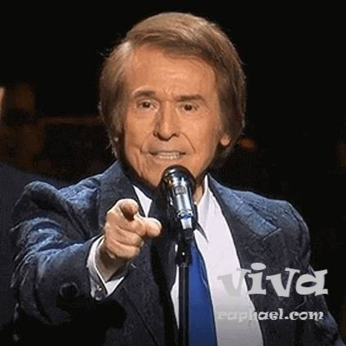 "#MOSCÚ", "#RUSSIA") NOTA PERIODÍSTICA EN #RUSIA - "@44MILLONES". Gracias a Daniel Galoto @INDEPENDIENTEgc por su programa dedicado a #Rusia ... / @RAPHAELartista @GAMA1490 @villaverdefm .-