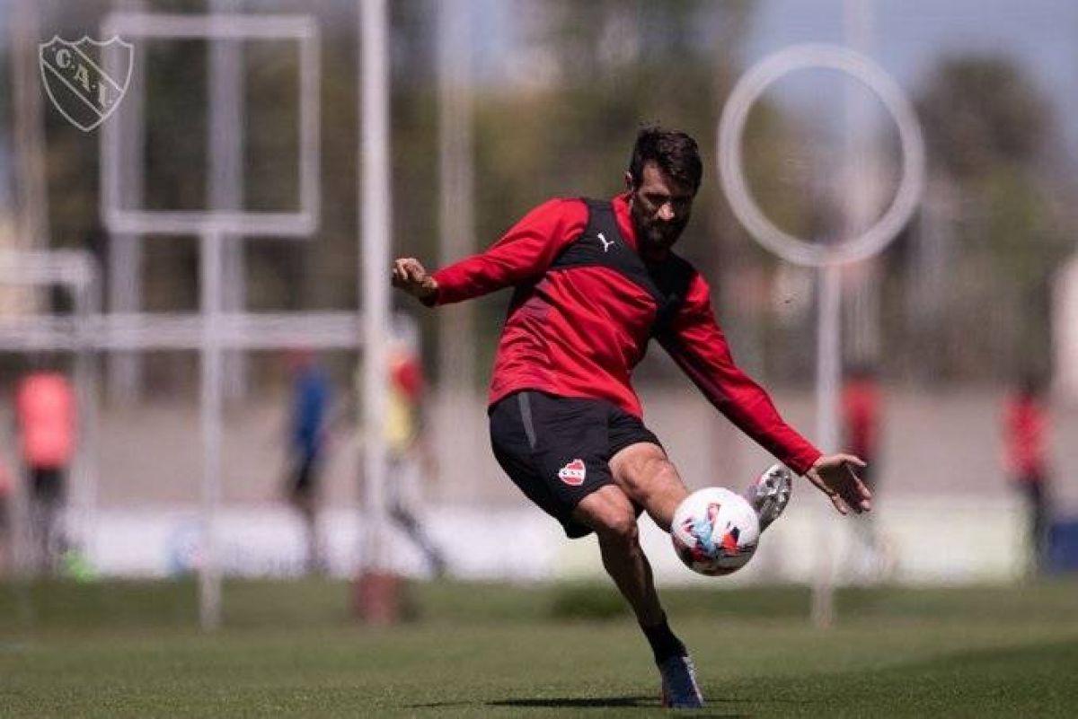 C. A. #Independiente @Independiente  El Plantel Profesional entrenó esta mañana en Domínico de cara al duelo del lunes ante Gimnasia.
