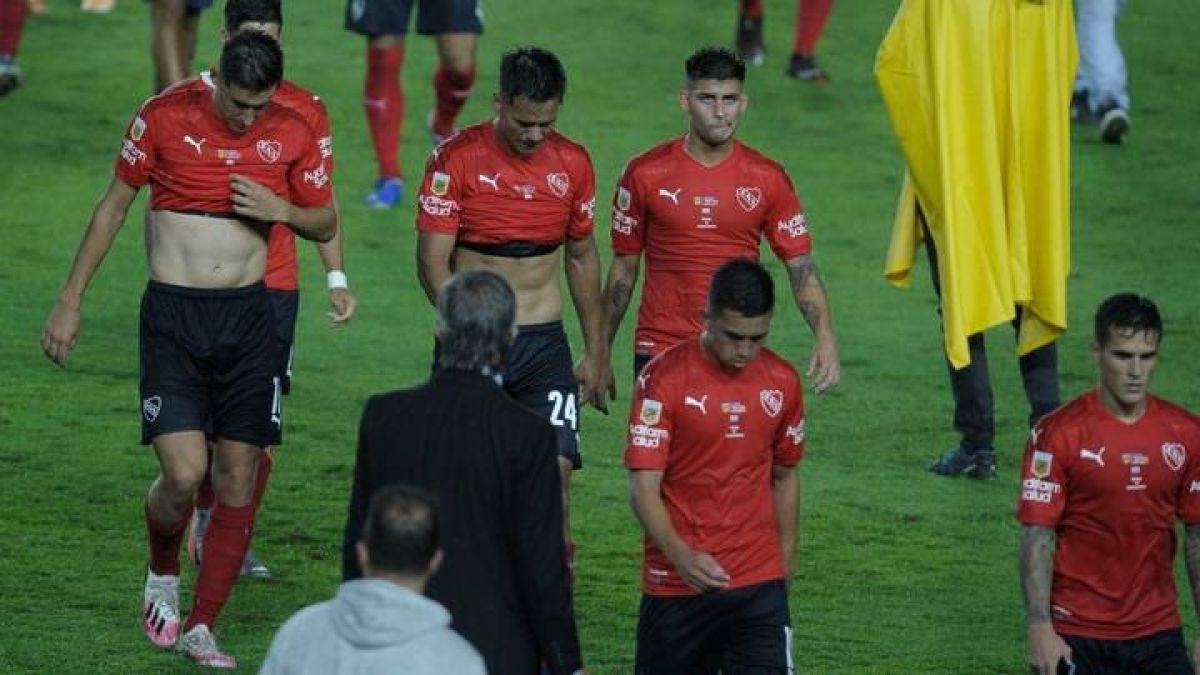 "PERFIL") Aumentan los casos de coronavirus en #Independiente y #Racing.