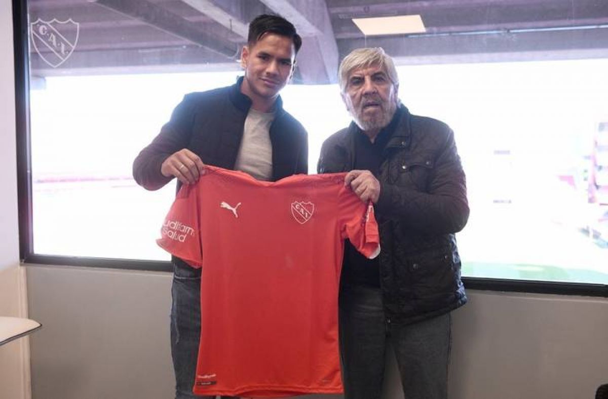 Sergio Barreto firmó su nuevo contrato con #Independiente.