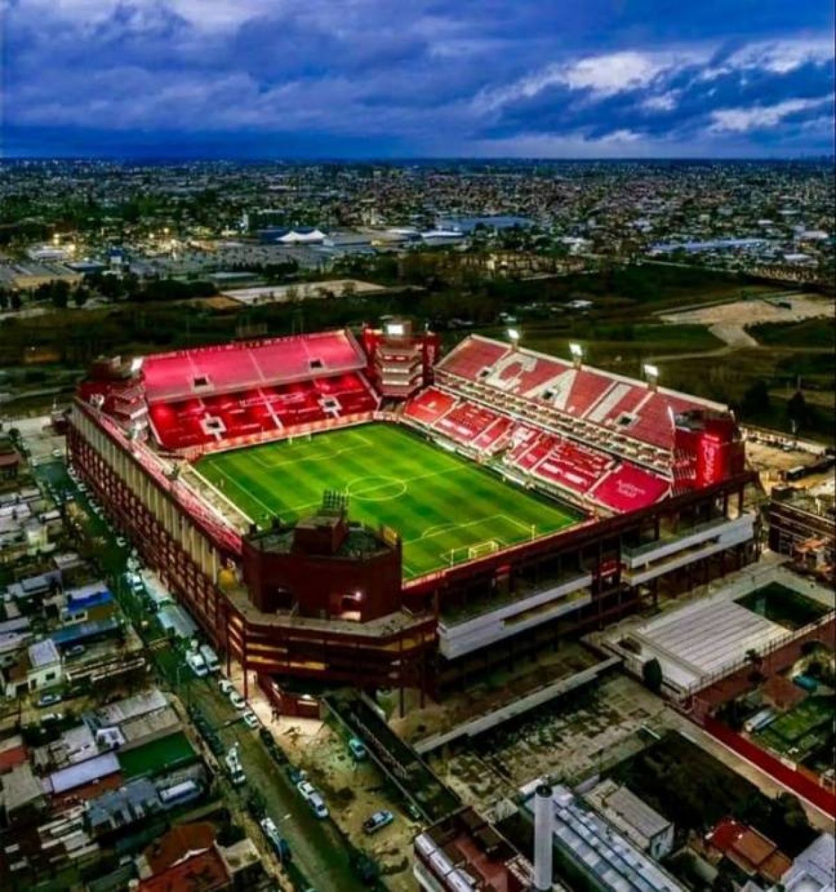 #Independiente: 117 años de pasión . - @Independiente @INDEPENDIENTEgc @RojoSenior @BeteTisinovich @RicardoPessagno @RickyParrao @resumenrojo @CAITitulos @MediosRojos @Emiliano451 @calderadiablo @Pablo_Vignola @faverona @luisraulsagol