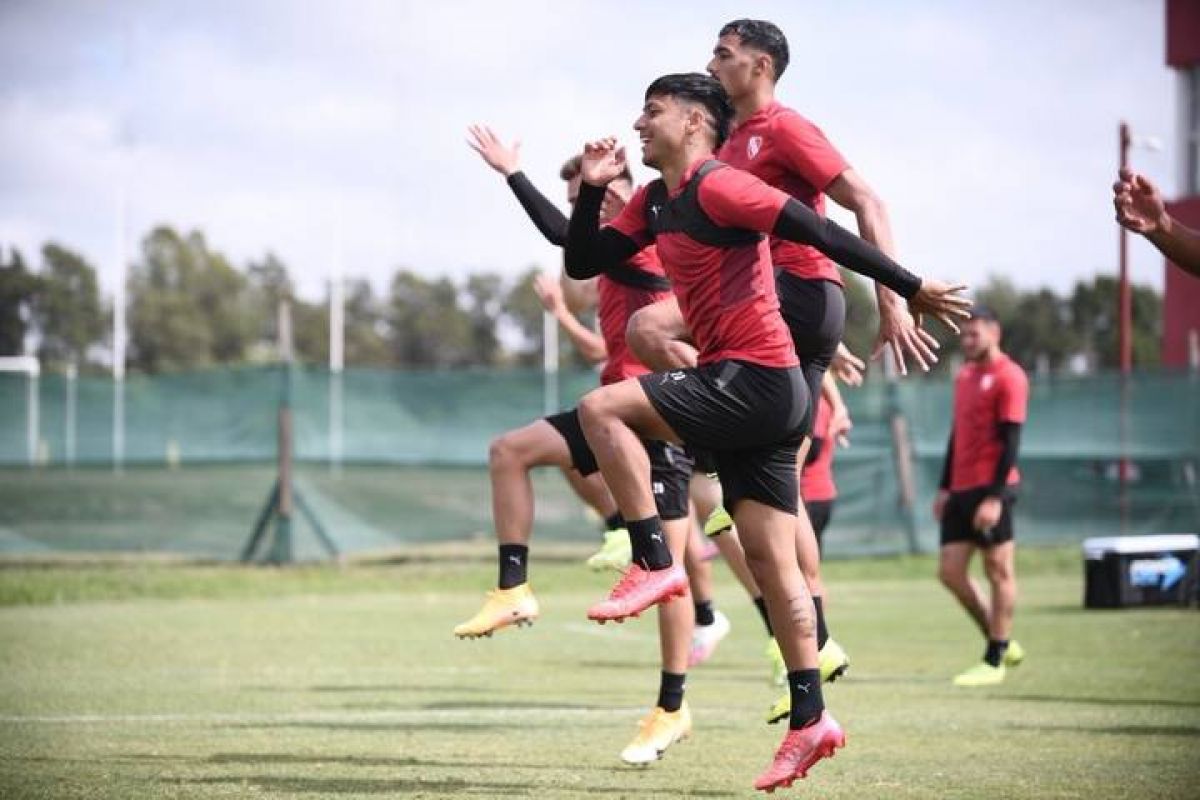 "#INDEPENDIENTE DE #AVELLANEDA") Entrenamiento en Villa Dominico.
